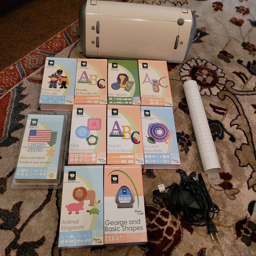 Cricut machine bundle - Picture 1 of 10